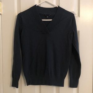 GAP vneck sweater